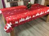 nappe-noel-rectangulaire-rouge-blanc-sapin-flocon-polyester.jpg